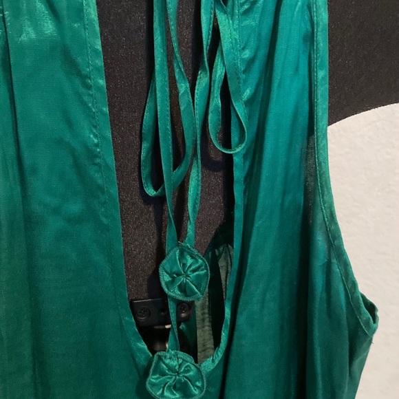 Dress . - Picture 4 of 5